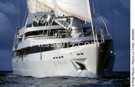 Le Ponant de face - © Philip Plisson / Plisson La Trinité / AA02923 - Photo Galleries - Elements of boat