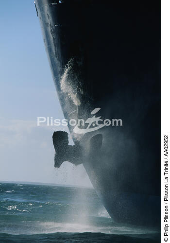 Le Norway jete l'ancre - © Philip Plisson / Plisson La Trinité / AA02952 - Nos reportages photos - Paquebot