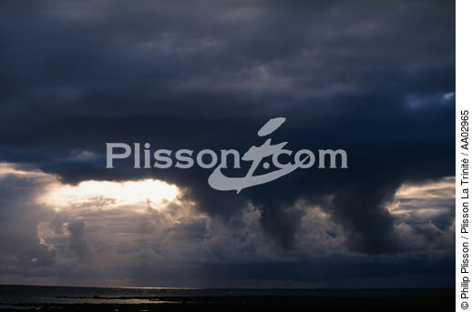 Ciel nuageux - © Philip Plisson / Plisson La Trinité / AA02965 - Nos reportages photos - Trouée