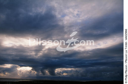 Ciel nuageux 5 - © Philip Plisson / Plisson La Trinité / AA02966 - Nos reportages photos - Trouée