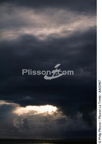 Ciel nuageux 6 - © Philip Plisson / Plisson La Trinité / AA02967 - Nos reportages photos - Trouée