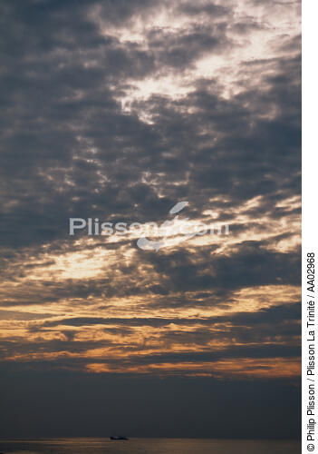 Ciel nuageux 7 - © Philip Plisson / Plisson La Trinité / AA02968 - Nos reportages photos - Trouée