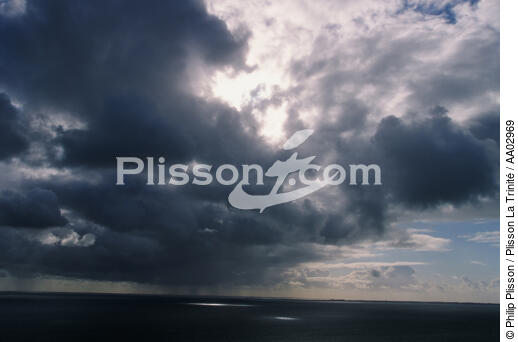 Ciel nuageux 8 - © Philip Plisson / Plisson La Trinité / AA02969 - Nos reportages photos - Trouée
