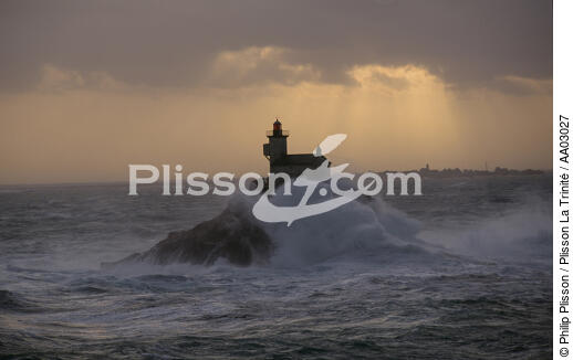 Phare de Tévennec - © Philip Plisson / Plisson La Trinité / AA03027 - Photo Galleries - Iroise Sea [The]