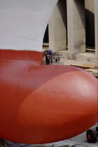 Le bulbe d'un cargo aux Chantiers de l'Atlantique © Philip Plisson / Plisson La Trinité / AA03043 - Nos reportages photos - Chantier naval