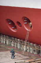 Réparation aux chantiers de l'Atlantique © Philip Plisson / Plisson La Trinité / AA03044 - Nos reportages photos - Réparation navale