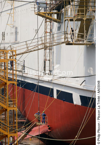 Carénage du flanc d'un navire - © Philip Plisson / Plisson La Trinité / AA03048 - Photo Galleries - Careening