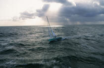Groupe LG en contre jour © Philip Plisson / Plisson La Trinité / AA03061 - Photo Galleries - Boat