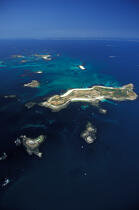 Vue aérienne de l'archipel des Glénan © Philip Plisson / Plisson La Trinité / AA03096 - Nos reportages photos - Ile [29]