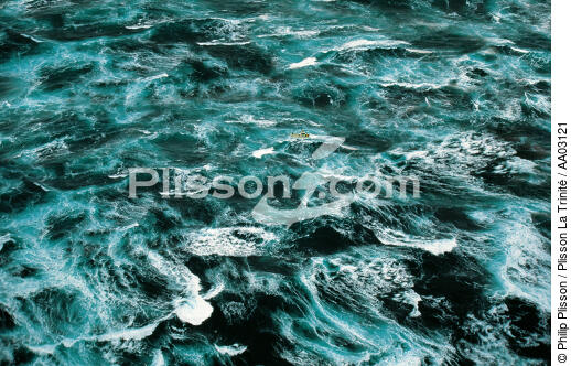 Le Raz de Sein. - © Philip Plisson / Plisson La Trinité / AA03121 - Nos reportages photos - Mer agitée