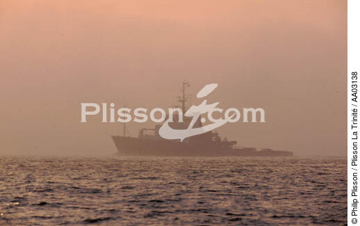 L'Abeille Flandre dans la brume - © Philip Plisson / Plisson La Trinité / AA03138 - Nos reportages photos - Brume