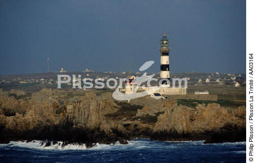 Le phare et le sémaphore de Créac'h à Ouessant - © Philip Plisson / Plisson La Trinité / AA03164 - Nos reportages photos - Créac'h