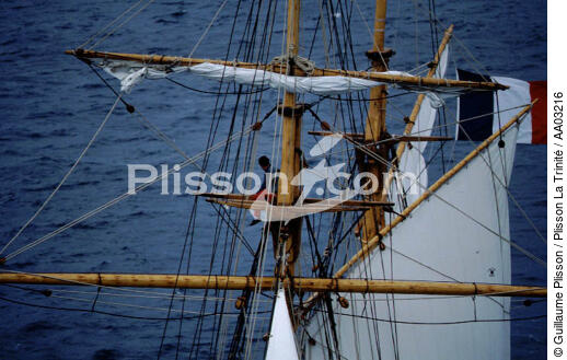 Dans la matûre de la Recouvrance - © Guillaume Plisson / Plisson La Trinité / AA03216 - Photo Galleries - Elements of boat
