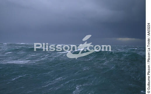Houle formée en mer d'Iroise - © Guillaume Plisson / Plisson La Trinité / AA03224 - Photo Galleries - Storm at sea