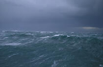 Houle formée en mer d'Iroise © Guillaume Plisson / Plisson La Trinité / AA03224 - Nos reportages photos - Tempête