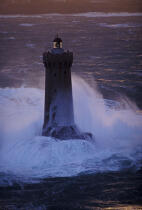 Contre jour sur le phare du Four © Philip Plisson / Plisson La Trinité / AA03265 - Photo Galleries - Iroise Sea [The]