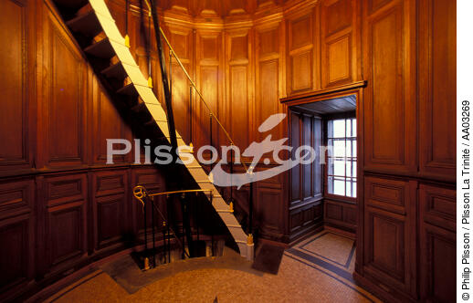 Intérieur du phare de Créac'h - © Philip Plisson / Plisson La Trinité / AA03269 - Nos reportages photos - Escalier