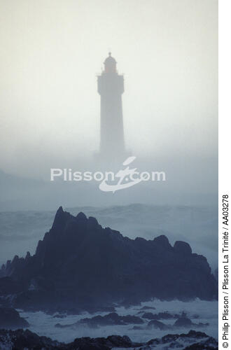 La Jument dans la brume - © Philip Plisson / Plisson La Trinité / AA03278 - Nos reportages photos - Signalisation maritime