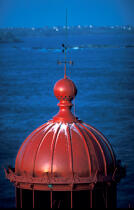 Le phare de la Jument balise le chenal du fromveur © Philip Plisson / Plisson La Trinité / AA03281 - Photo Galleries - Jument [The]