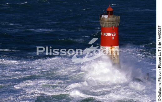 Le phare des Pierres Noires - © Guillaume Plisson / Plisson La Trinité / AA03287 - Photo Galleries - Storm at sea