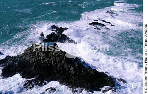 Le phare de Tevennec - © Guillaume Plisson / Plisson La Trinité / AA03296 - Photo Galleries - Wave