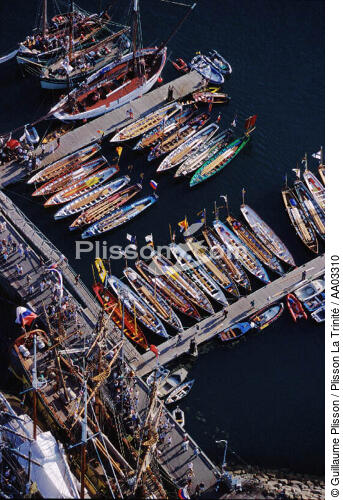 Rassemblement de yoles à Douarnenez - © Guillaume Plisson / Plisson La Trinité / AA03310 - Photo Galleries - The major maritime celebrations in Brest