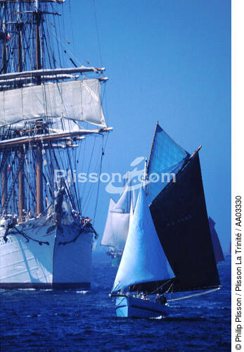 Petits et grands voiliers se partagent la vedette pendant Brest 2000 - © Philip Plisson / Plisson La Trinité / AA03330 - Photo Galleries - Tall ship / Sailing ship