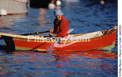 At the oar in the port of Douarnenez - © Philip Plisson / Plisson La Trinité / AA03333 - Photo Galleries - Brest 2000