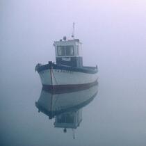 Reflet d'un bateau de pêche. © Philip Plisson / Plisson La Trinité / AA03447 - Photo Galleries - Morbihan [The gulf of the]
