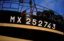 Detail d'une immatriculation d'un bateau de peche. © Philip Plisson / Plisson La Trinité / AA03507 - Nos reportages photos - Morlaix [Baie de]