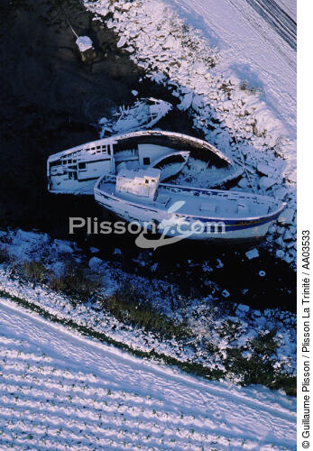 Epave sous la neige. - © Guillaume Plisson / Plisson La Trinité / AA03533 - Nos reportages photos - Neige