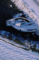 Epave sous la neige. © Guillaume Plisson / Plisson La Trinité / AA03533 - Nos reportages photos - Cimetière marin