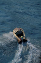Canot automobile. © Guillaume Plisson / Plisson La Trinité / AA03546 - Photo Galleries - Motorboating