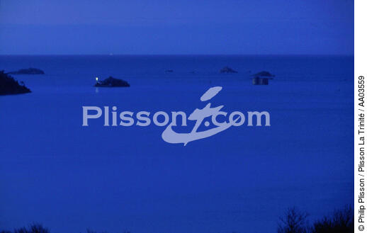 Ile Louët de nuit. - © Philip Plisson / Plisson La Trinité / AA03559 - Photo Galleries - Morlaix [The Bay of]