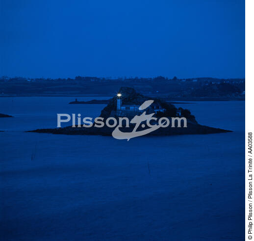 ILe Louët la nuit. - © Philip Plisson / Plisson La Trinité / AA03588 - Photo Galleries - Morlaix [The Bay of]