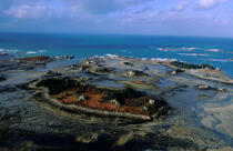 Ile à marée basse © Philip Plisson / Plisson La Trinité / AA03745 - Nos reportages photos - Site [22]