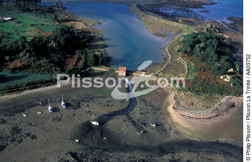 Moulin à marée basse - © Philip Plisson / Plisson La Trinité / AA03752 - Nos reportages photos - Moulin à marée