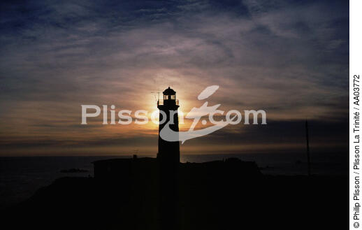 Coucher de soleil sur le phare des Sept Iles - © Philip Plisson / Plisson La Trinité / AA03772 - Photo Galleries - Lighthouse [22]