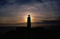 Coucher de soleil sur le phare des Sept Iles © Philip Plisson / Plisson La Trinité / AA03772 - Nos reportages photos - Phare [22]