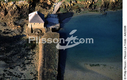 Moulin à marée sur l'île de Bréhat. - © Philip Plisson / Plisson La Trinité / AA03598 - Nos reportages photos - Ile [22]