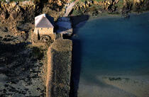 Moulin à marée sur l'île de Bréhat. © Philip Plisson / Plisson La Trinité / AA03598 - Photo Galleries - Mill