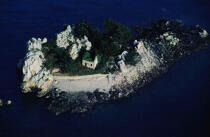Un des nombreux îlots autour de Bréhat. © Philip Plisson / Plisson La Trinité / AA03599 - Photo Galleries - Island [22]