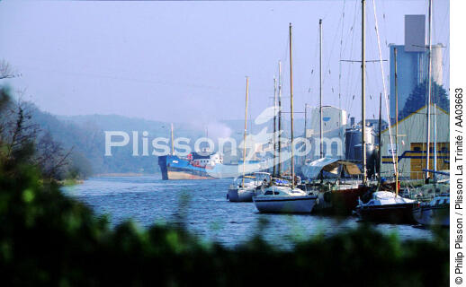 Rivière du Trieux. - © Philip Plisson / Plisson La Trinité / AA03663 - Nos reportages photos - Transport maritime