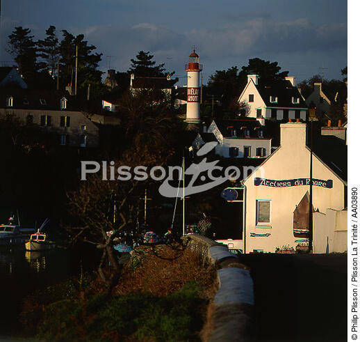 Un des deux phare de Doëlan - © Philip Plisson / Plisson La Trinité / AA03890 - Nos reportages photos - Signalisation maritime