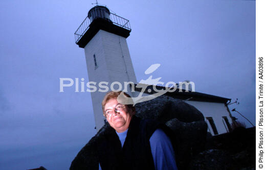 Gardien de phare devant Brignognan. - © Philip Plisson / Plisson La Trinité / AA03896 - Nos reportages photos - Neige