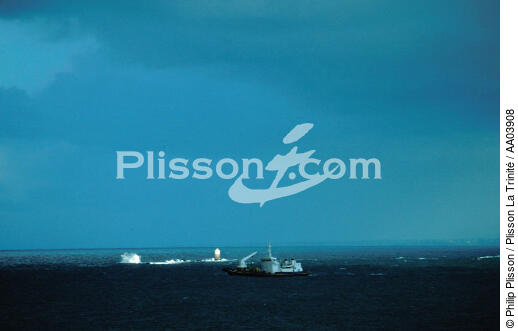 Le baliseur des Côtes d'Armor - © Philip Plisson / Plisson La Trinité / AA03908 - Nos reportages photos - Signalisation maritime