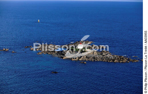 Vue aérienne du phare de St-Quay-Portrieux. - © Philip Plisson / Plisson La Trinité / AA03955 - Nos reportages photos - Ville [22]