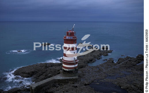 Le phare du Grand Léjon dans les Côtes d'Armor. - © Philip Plisson / Plisson La Trinité / AA03959 - Nos reportages photos - Phare [22]