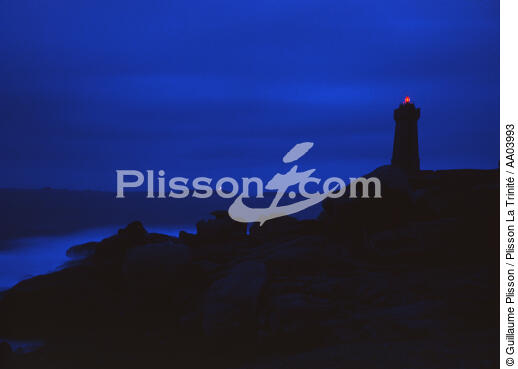 Phare des 7 îles et Mean Ruz. - © Guillaume Plisson / Plisson La Trinité / AA03993 - Photo Galleries - Night