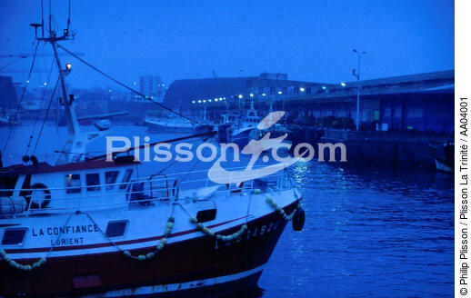 Le port de Lorient au petit matin - © Philip Plisson / Plisson La Trinité / AA04001 - Nos reportages photos - Bateau